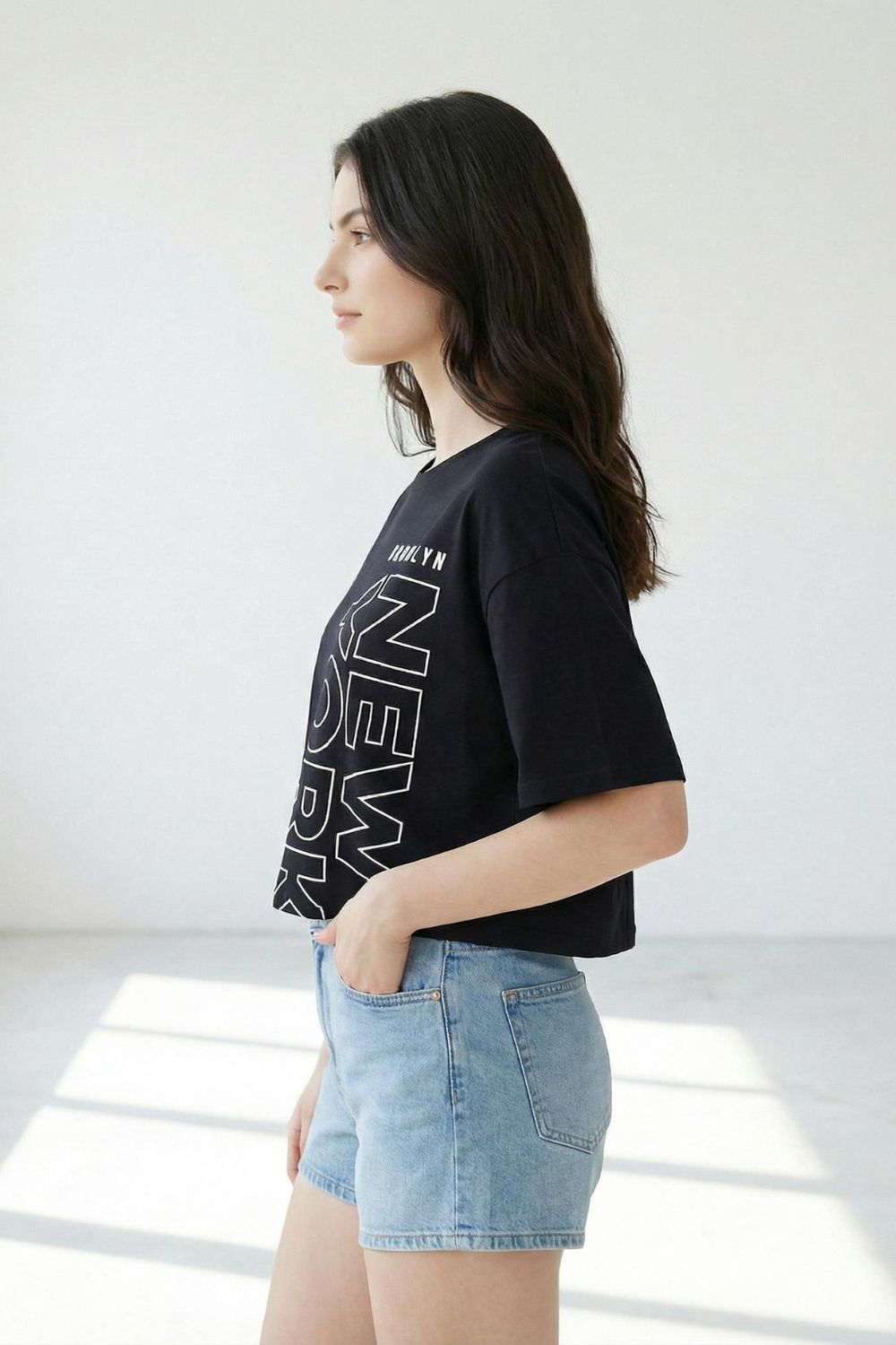 NEW YORK Black Crop Top T-Shirt maanver clothing