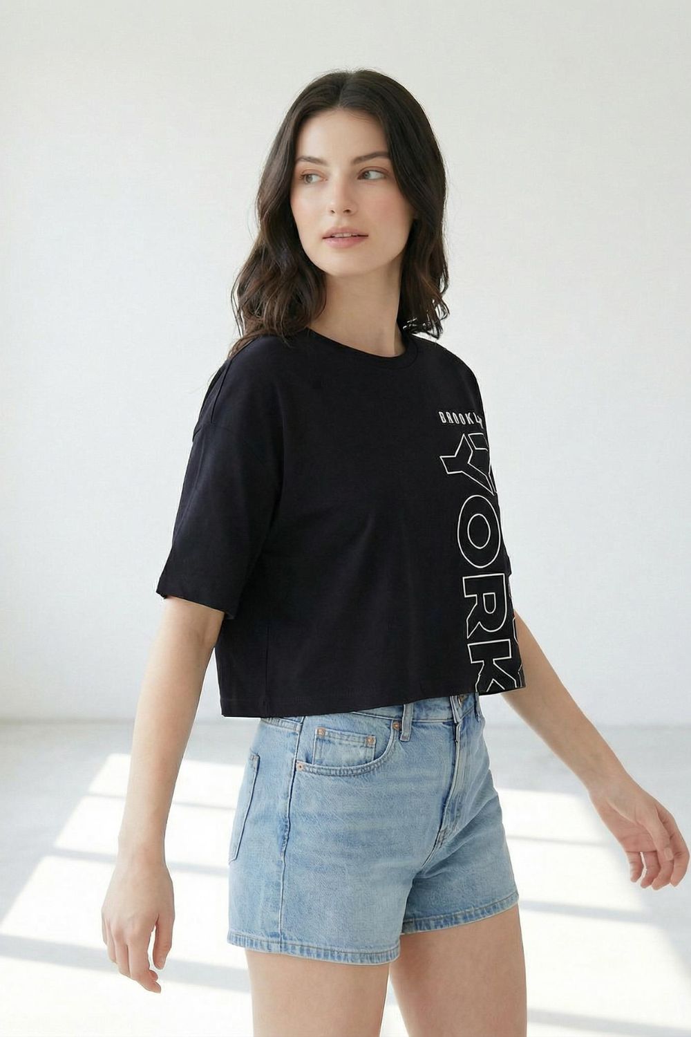 NEW YORK Black Crop Top T-Shirt maanver clothing